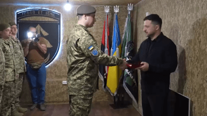 Зеленский наградил военных