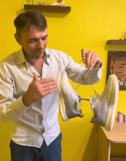 сушить обувь на вешаке