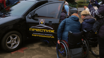 У Миколаєві відкрили першу приватну автошколу для людей з інвалідністю