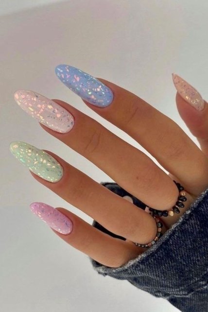 Трендовый маникюр с поталью