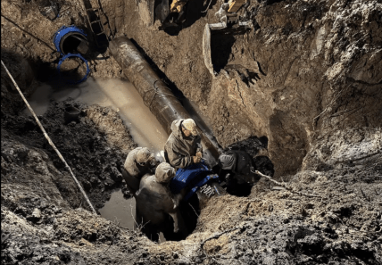 Авария на водопроводе во Львове оставила 50 тысяч человек без воды