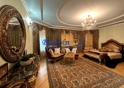 Під Києвом продають будинок у стилі Пшонки