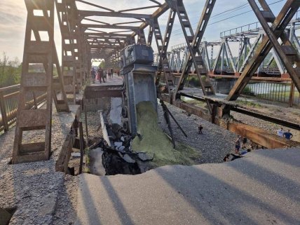 Обвал моста на Закарпатье