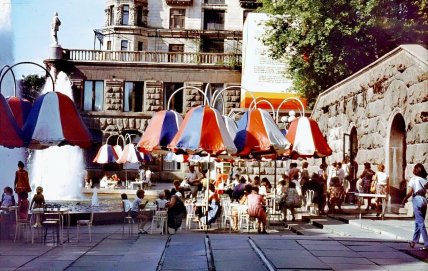 Как выглядело кафе Грот