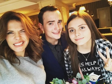 Антонина Паперная, Анна Борисюк и Вячеслав Хостикоев