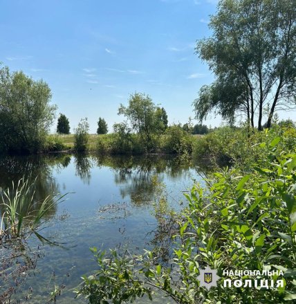 Під Києвом із ставка дістали тіло чоловіка, якого не бачили чотири дні: деталі (фото)