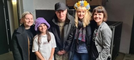 На концертах украинских музыкантов обозовцы подписывают футболки, которые потом разыгрывают среди участников группы