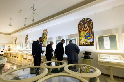 Сергей Плохий посетил Национальный банк и Музей денег