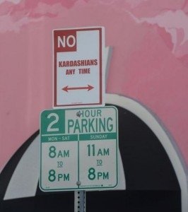 Семейство Кардашьян стало жертвой скандального художника