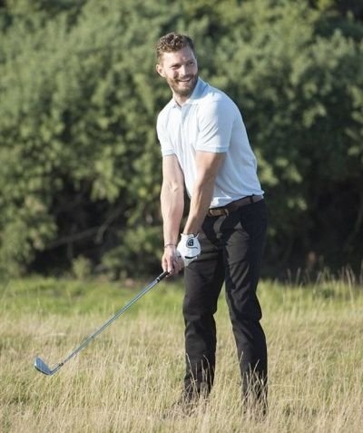 Как Джейми Дорнан отдыхает на гольф-поле