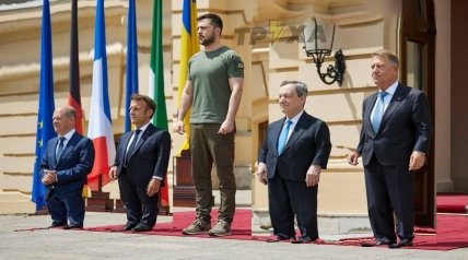 Шольц та Макрон у Києві - користувачі мережі відреагували - добірка мемів