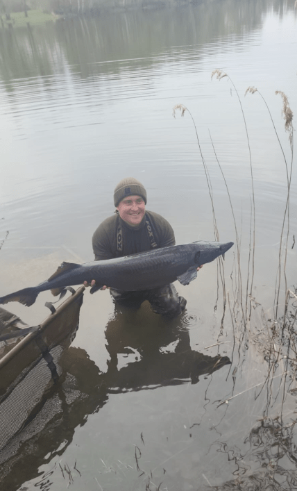 Украинец поймал осетра