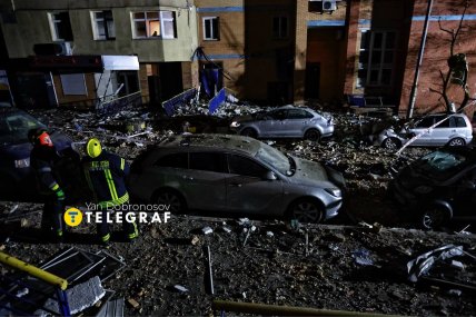 Авто, поврежденные в ходе атаки РФ на Киев