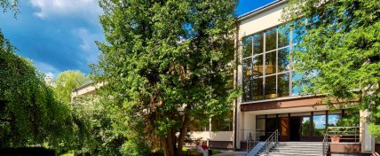 Один з входів до санаторію