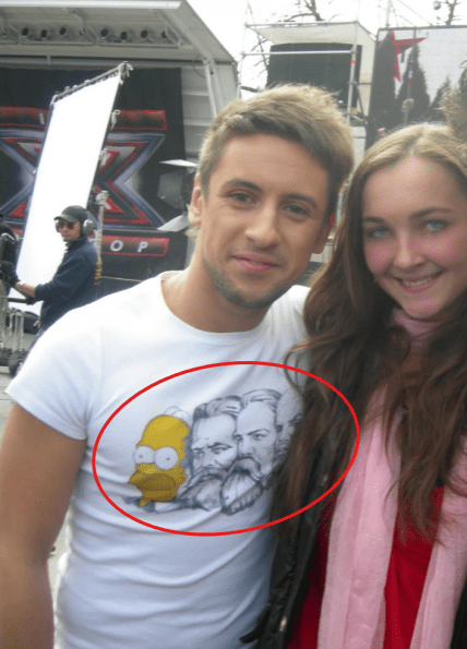 Монатік у футболці