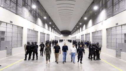 Президент Сальвадора Найиб Букеле на открытии тюрьмы