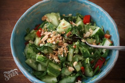 салат с огурцами