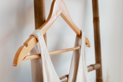 Дерев’яні кедрові вішалки