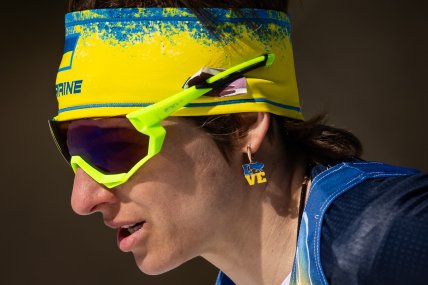 Александра Кононова с сережками Love во время индивидуальной гонки