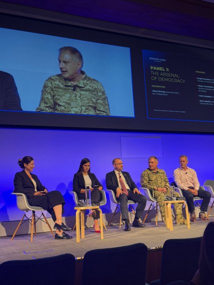 Панель "Арсенал демократії" на саміті у Лондоні, 8 вересня. Фото: NAUDI