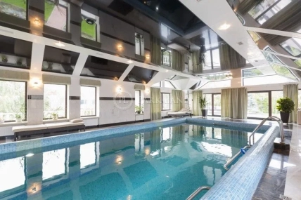 Дом с авторским ремонтом и специальным бункером в Конча-Заспе за более 3 миллионов долларов