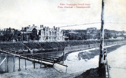 Вид на Виллу Жаткина и сад Бавария