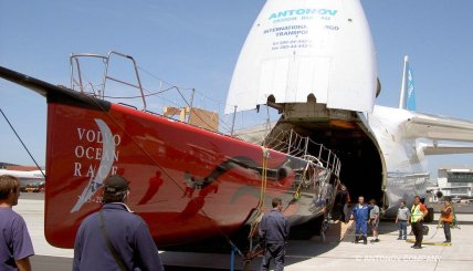 В АН-124 вантажать яхту