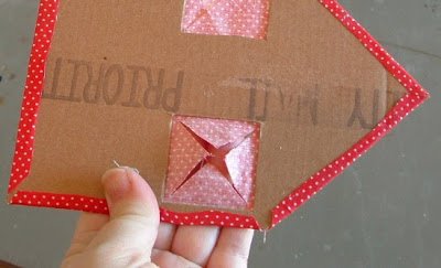 DIY: как сделать игрушечный дом из картона своими руками - изображение №6