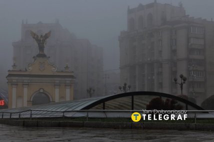 Природа словно прячет памятники в центре города