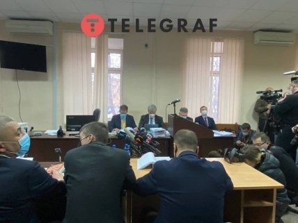 Порошенко и адвокаты ожидают возобновления заседания /Юлия Забелина, "Телеграф"