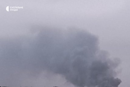 Дым после удара РФ по Луцку 6.12.2025