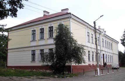 Колишня школа у місті Кіцмань