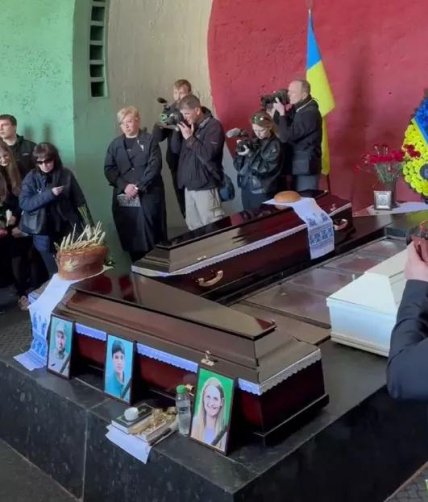 Прощання в Києві з Данилом Худею і його батьками