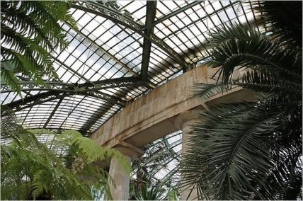 Брюссель посейщают туристы