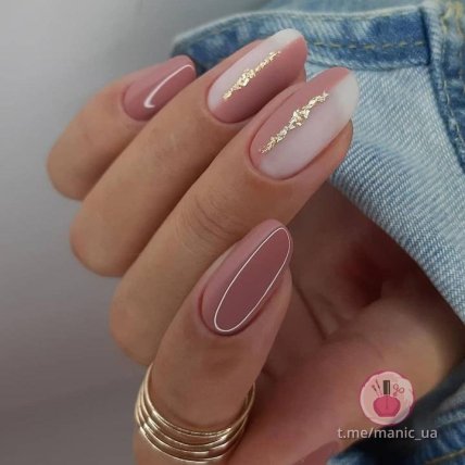 Натуральный маникюр на Новый год