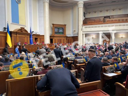 Фото с зала заседания ВР 25 марта