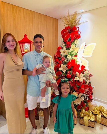 Педріньйо зі своєю родиною