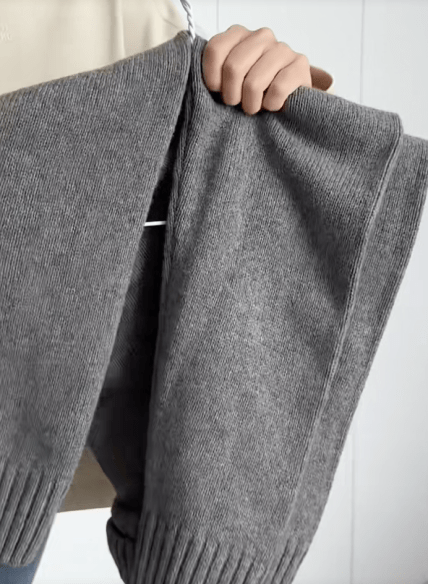 Как вешать свитер на вешалку