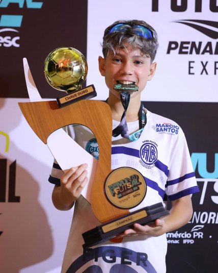 Син Марлоса Бернардо