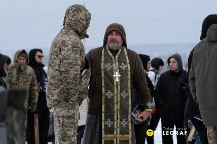 Захоронение героев разных подразделений