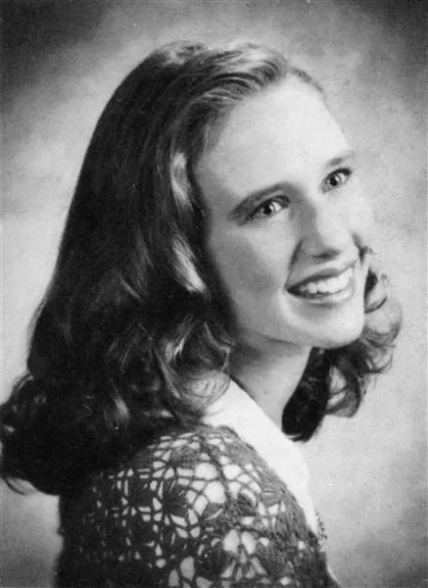 Віра Фарміґа у юності