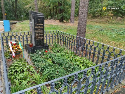 Могила Ивана Ядловского