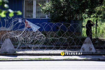 Колючий дріт на вулицях Краматорська
