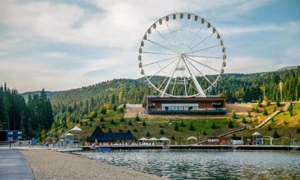 Озеро Молодості, оглядове колесо
