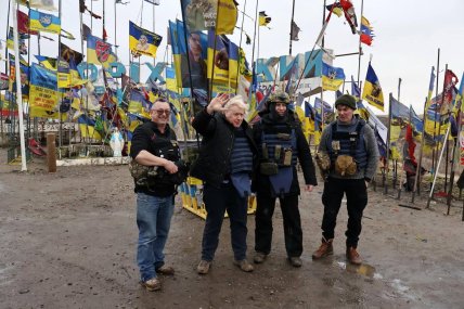 Борис Джонсон відвідав український фронт
