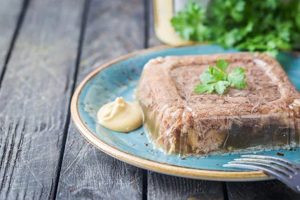 Как правильно и вкусно приготовить заливное мясо