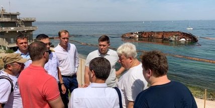 Поднимать танкер Delfi поручили АМПУ