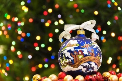 Куда пойти с ребенком на выходных 12 и 13 декабря: экскурсия на фабрику елочных игрушек