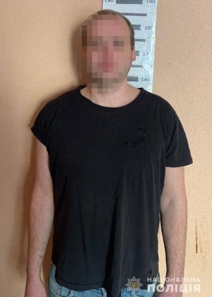 На Оболони мужчина напал на женщину с ножом