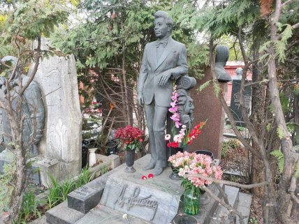 аркадий райкин памятник на могиле